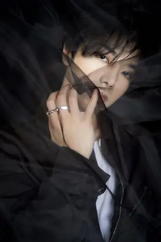 华晨宇利落工装写真图片18