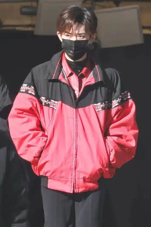 易烊千玺虎年春晚第3次联排路透你被他的头发丝帅到了吗