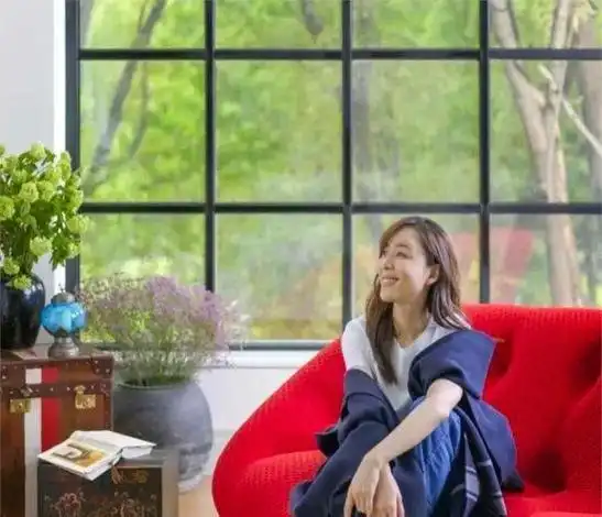 张静初现状:"无性无爱"住豪宅,守着一屋子物件,只想顺其自然