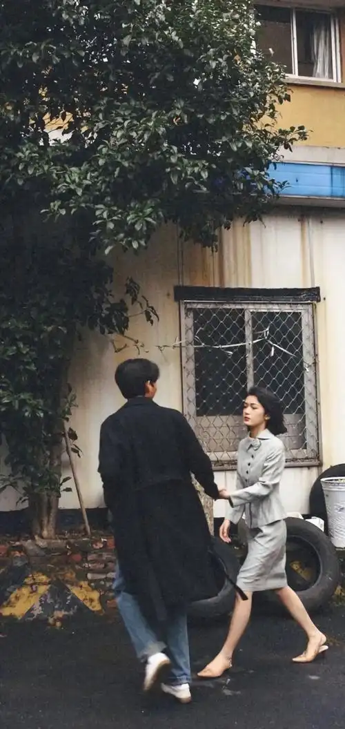 我太爱情侣接吻壁纸了哈哈哈哈欢迎补充