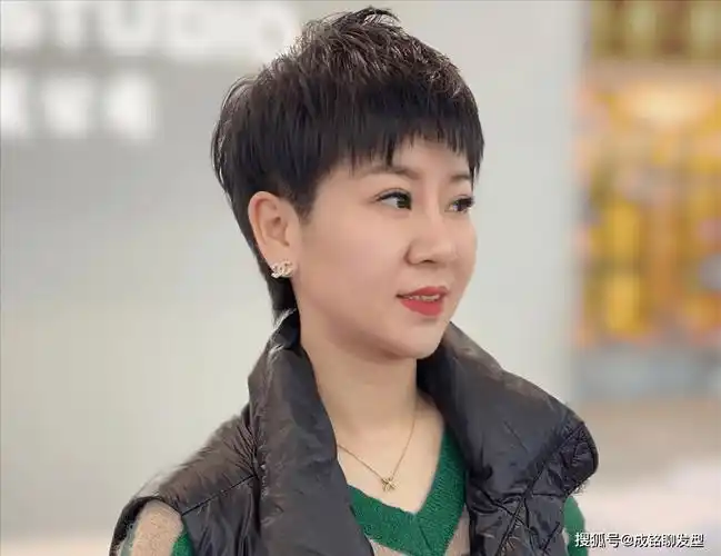 50岁女人的发型"宜短不宜长",不信看这10款短发,洋气又显年轻_脸型
