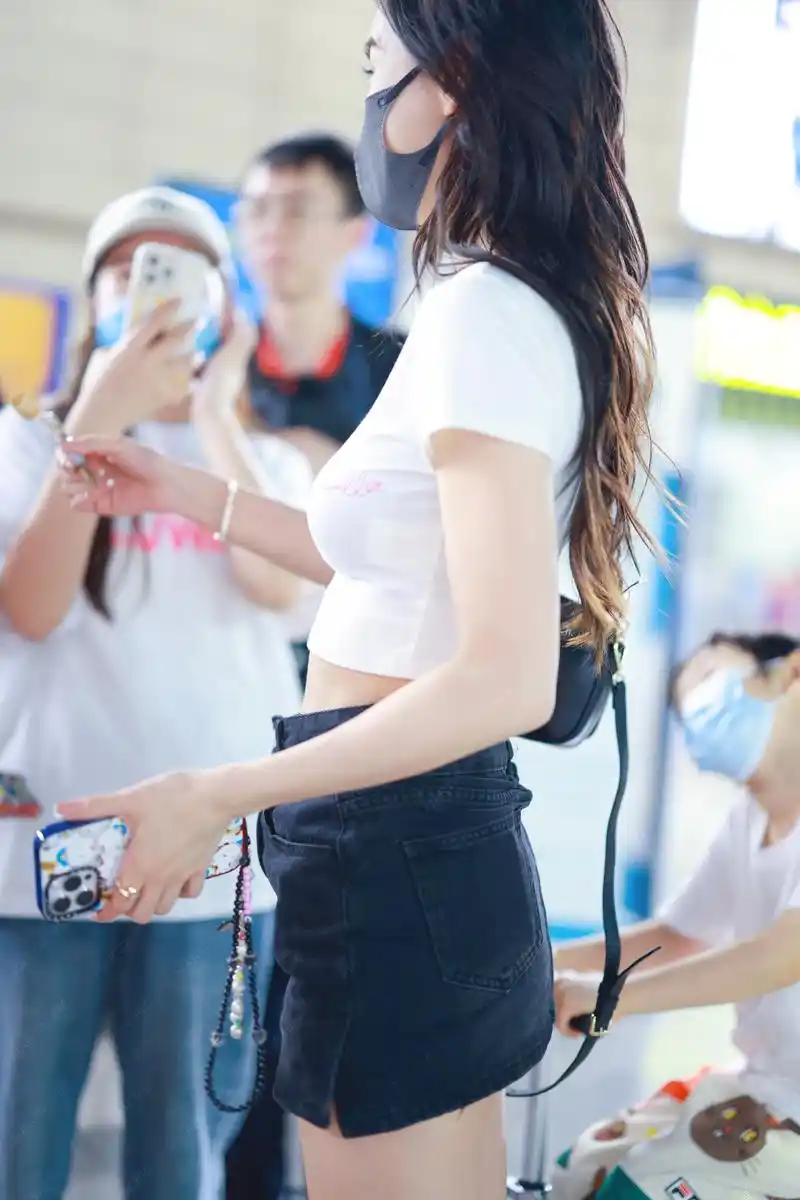 angelababy杨颖 机场街拍现场,黑白夏日穿搭,轻盈且温柔9999#气质