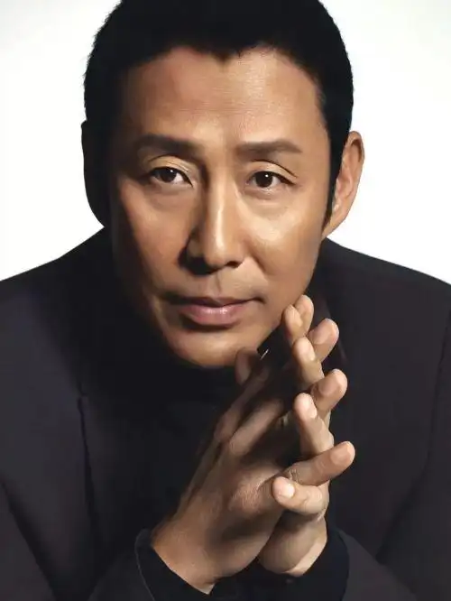 1955年4月26日出生于天津市,祖籍浙江省绍兴市,中国影视男演员,国家一