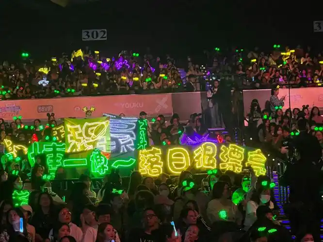 王一博 这就是街舞6总决赛##这就是街舞 灯牌