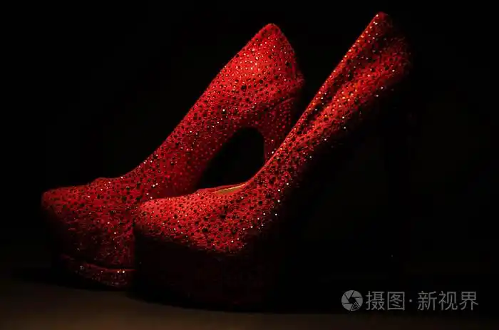 红色高跟鞋