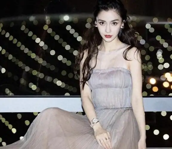 杨颖angelababy真迷死人穿薄纱连衣裙配长卷发不用有料也性感