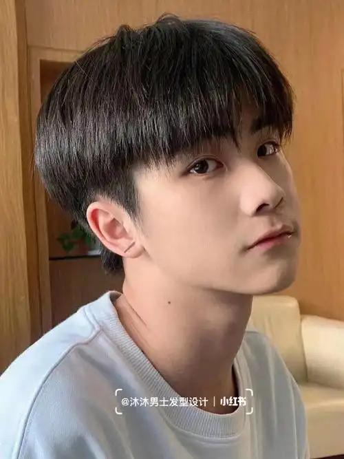 男生碎盖发型这个发型不挑脸型,还减龄99男士小碎发(6-8厘米)发质