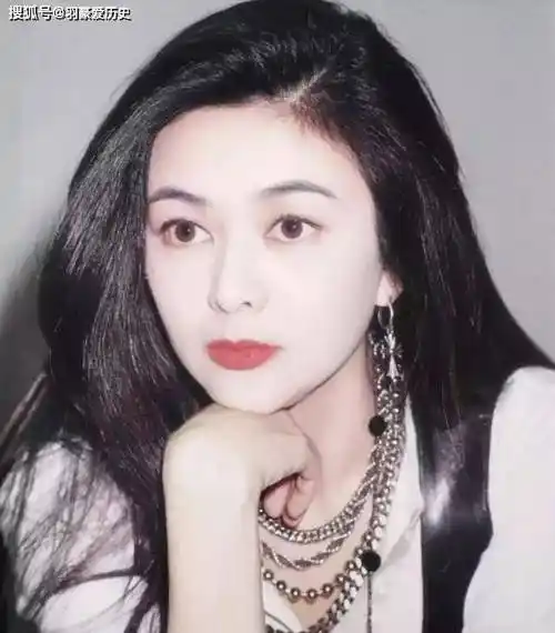 关之琳巅峰期魅力有多惊人?一睹她的泳装照,才领略何为女性韵味!_个性