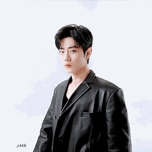 日常见肖战##肖战黑色皮衣#    窒息了有木有?黑皮衣拽冷酷帅!