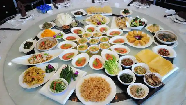 开饭店菜品定价高没人来,定价低不赚钱,这3种定价技巧值得学习