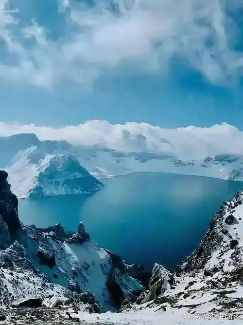 冬日的长白山天池,如诗如画.