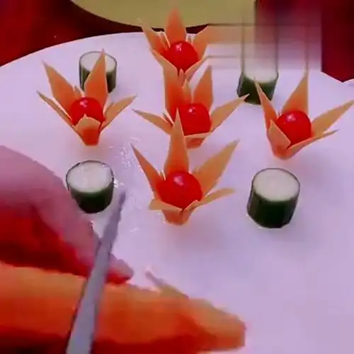 果然民间出高手,黄瓜和胡萝卜还可以这样摆盘,真是长见识了!