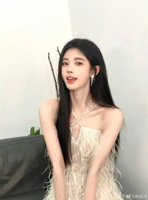 小时候,鞠婧祎就像每个普通孩子一样,被安排参加各种特长班.