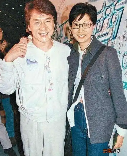 成龙终于承认小龙女了,小龙女首次公开承认是成龙女儿