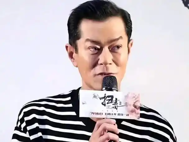 古天乐,最近在新电影宣传中出现了很多的争议,起源是发布会现场的一张