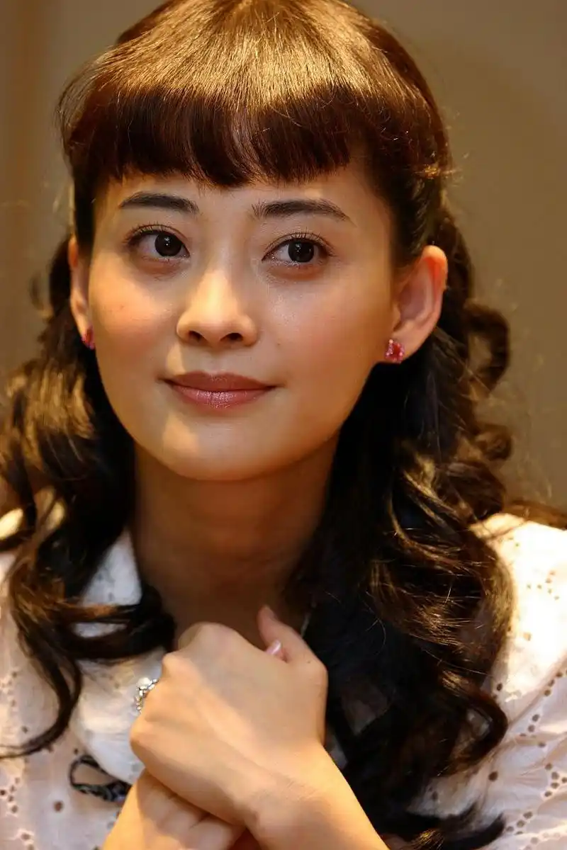 梅婷很美,但她从不以自己外表的美来炫耀自己,她扮演每个角色时都很