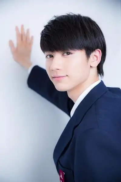 板垣瑞生2000年10月25日出生于日本东京都,日本stardust promotion旗