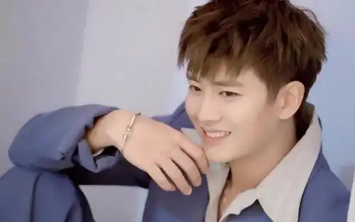 任嘉伦时尚帅气封面大片写真_明星电脑壁纸-壁纸族