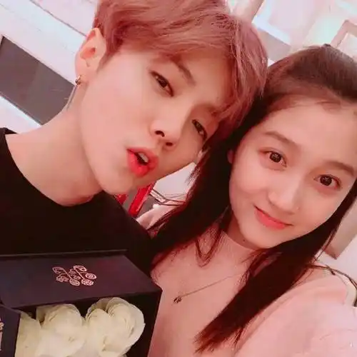 这一次戛纳红毯,关晓彤赢了,粉色露肩装成"肉蛋"级美女_鹿晗_女明星