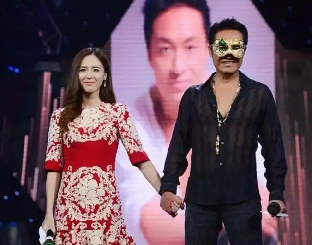 她24岁未婚先孕,34岁却被影帝老公抛弃,36岁为儿子复出终于爆红_吴佳