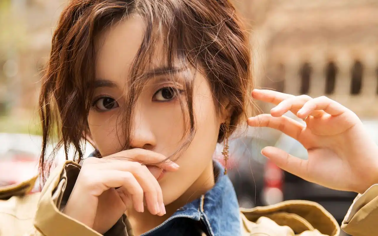 王梓薇时尚街拍图片桌面壁纸