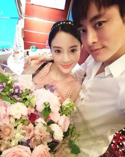 一直到2023年,贾乃亮在网上看到了李小璐和皮几万的亲吻视频,这才开始