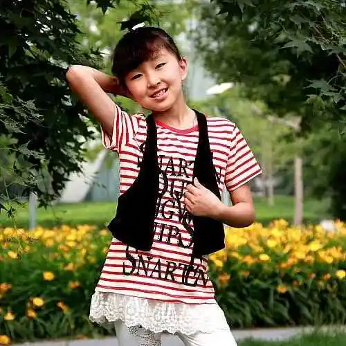 最美的光 词曲:任书怀 演唱:尚琪祺 天上的星星,一眨一眨亮晶晶 我许