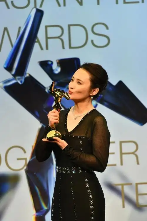 看了观众对蒋勤勤的评价,我才明白,当年刘烨那番话的含金量|朱茵