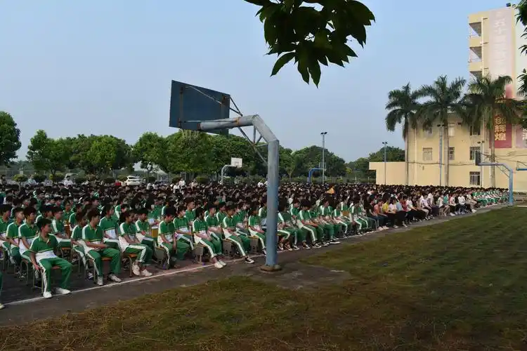 电白区大衙中学隆重举行新学期开学典礼