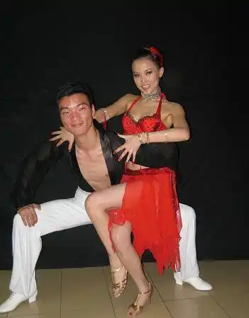 妩媚的黄龄:被说风骚,恋大18岁的李泉,理想型是何鸿燊准女婿窦骁_许嵩