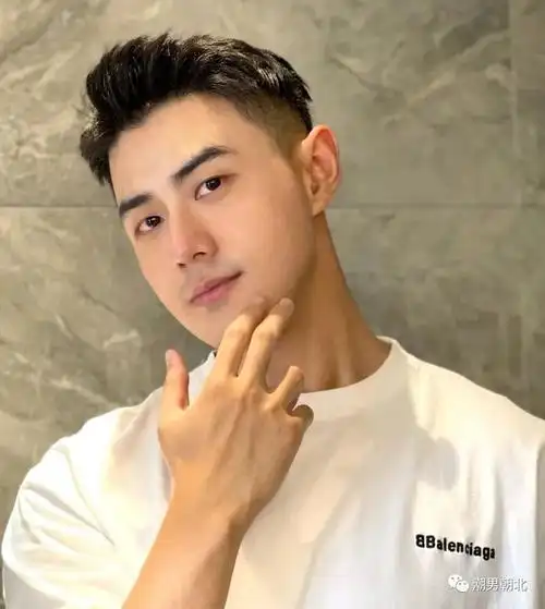 男生3cm前刺短发,剪完颜值提升90%|发型|脸型_网易订阅