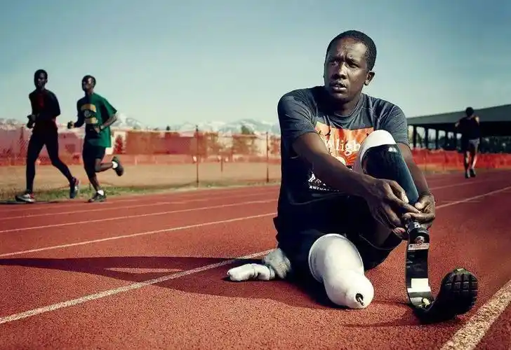 美版刀锋战士马科尔破双腿截肢完成马拉松用时最短世界纪录