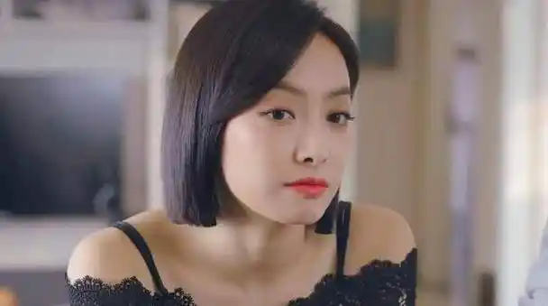 原创赵丽颖暖心为王一博介绍前辈宋茜表情成亮点但赢家也是她俩