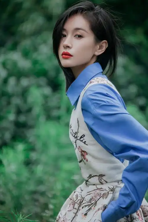 王子文优雅花间写真图片66