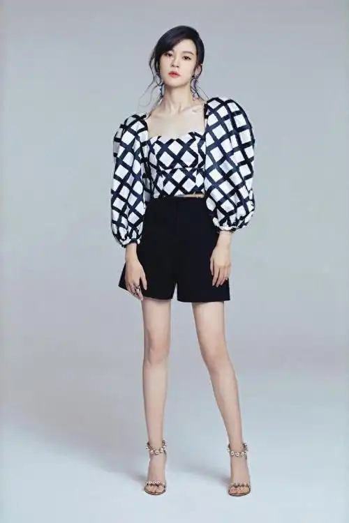 内娱10位美腿女明星,李宇春,周慧敏,郁可唯,个个堪称"腿精"