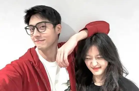 知名95后小花被曝恋情男友神似王鹤棣网友们纷纷祝福