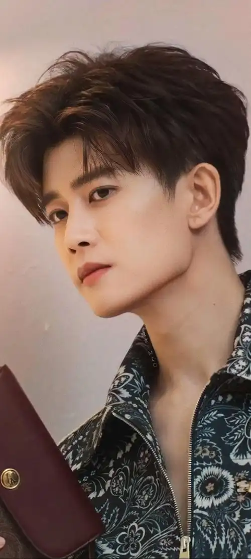 任嘉伦超话截修 x 卡大头版壁纸(横竖96)9p晚安,心上任@任嘉伦allen