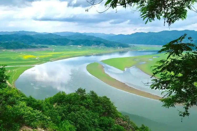 镶嵌在玉带上的璀璨明珠-绿江村 - 美篇