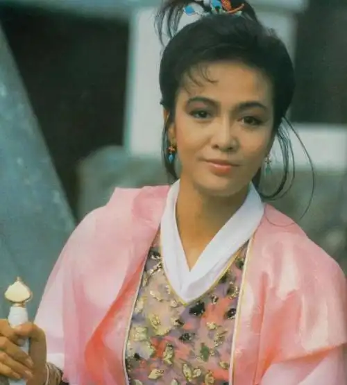 带红了很多的演员,今天要跟大家说的就是其中一个女演员,她就是郑裕玲