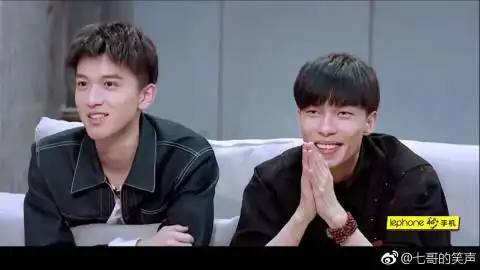 黄榕生##赵英博# 很喜欢这首歌呢,更喜欢这两个人,都一样的单纯 o