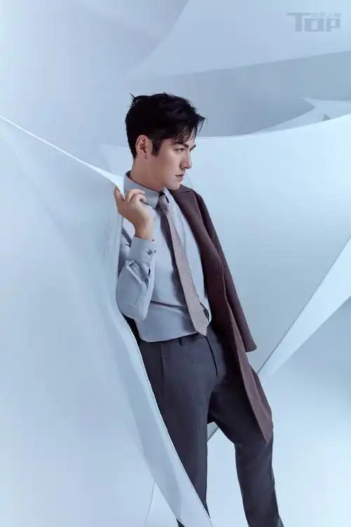 严屹宽遐想空间大片##tops时尚人物