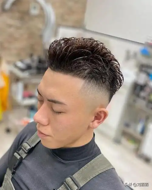 男生额头高适合什么发型图片,男生剪"露额"发型阳光帅气,这三款发型