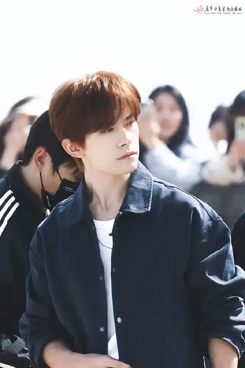 易烊千玺阿玛尼美妆全球品牌代言人##易烊千玺说小小的我今年上