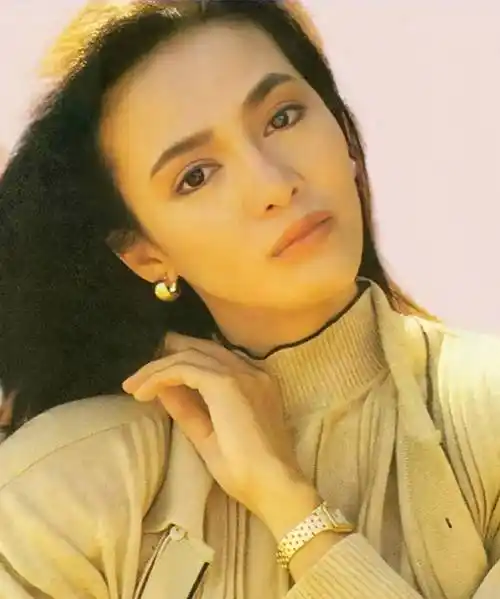 原创演员郑裕玲两段感情耗费27年青春还没结婚就65岁了