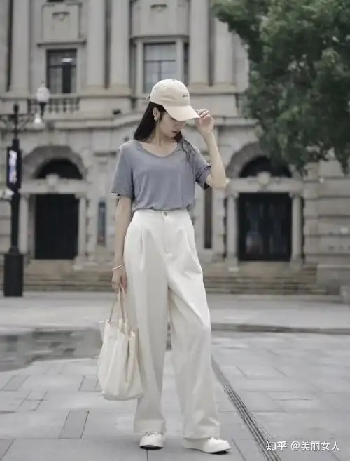 白色阔腿裤怎么搭配衣服和鞋子好看