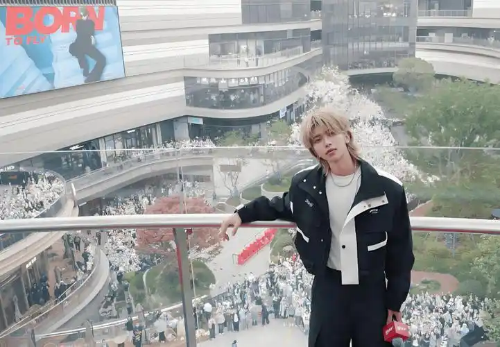 4月12日,蔡徐坤南昌线下活动人气爆棚,顶流魅力无人能挡