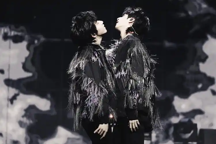 翔霖屋顶会着火 cr 水印 - 堆糖,美图壁纸兴趣社区