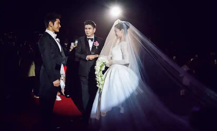 原创黄晓明婚礼耗资2亿谢霆锋包岛求婚明星结婚豪掷千金难逃离婚