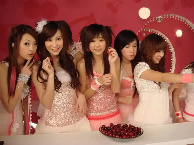 p data-id="go17sjejf0">蔡玓彤,女,艺名彤彤,汉,台湾 a target="