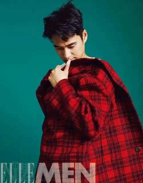 肌肉男:袁弘杂志图片-小虾米